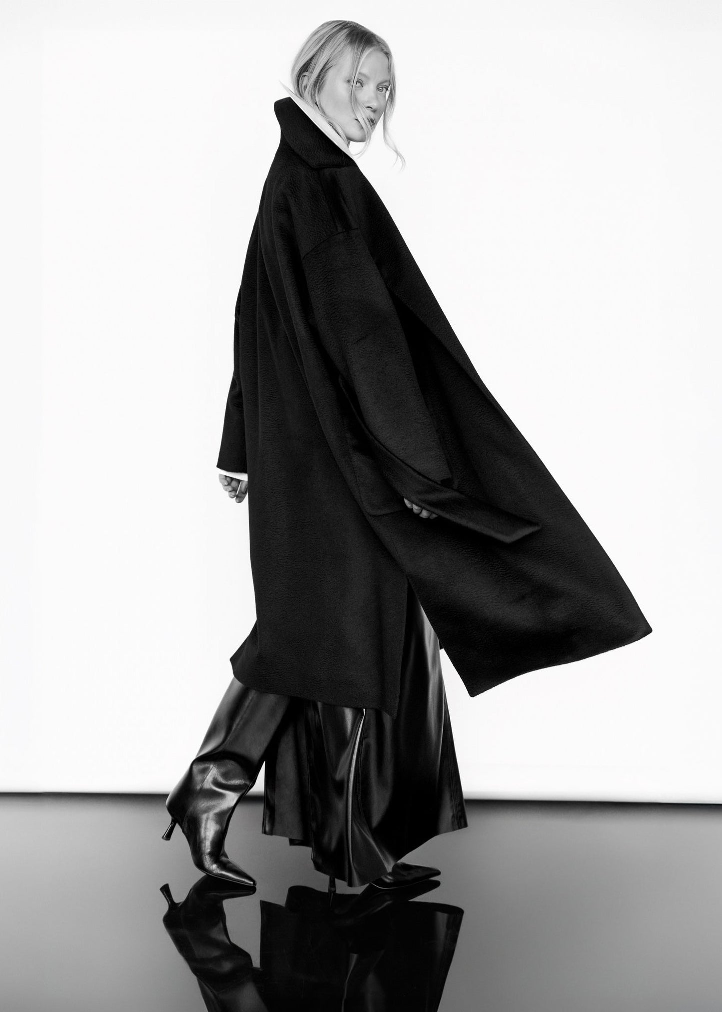 Foundation black cashmere coat by Prague fashion atelier MAY
