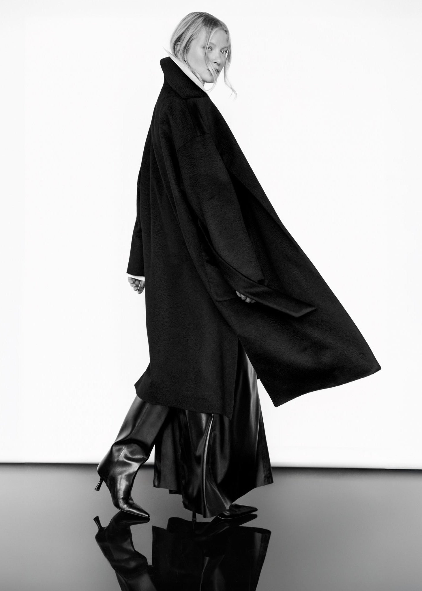 Foundation black cashmere coat by Prague fashion atelier MAY

