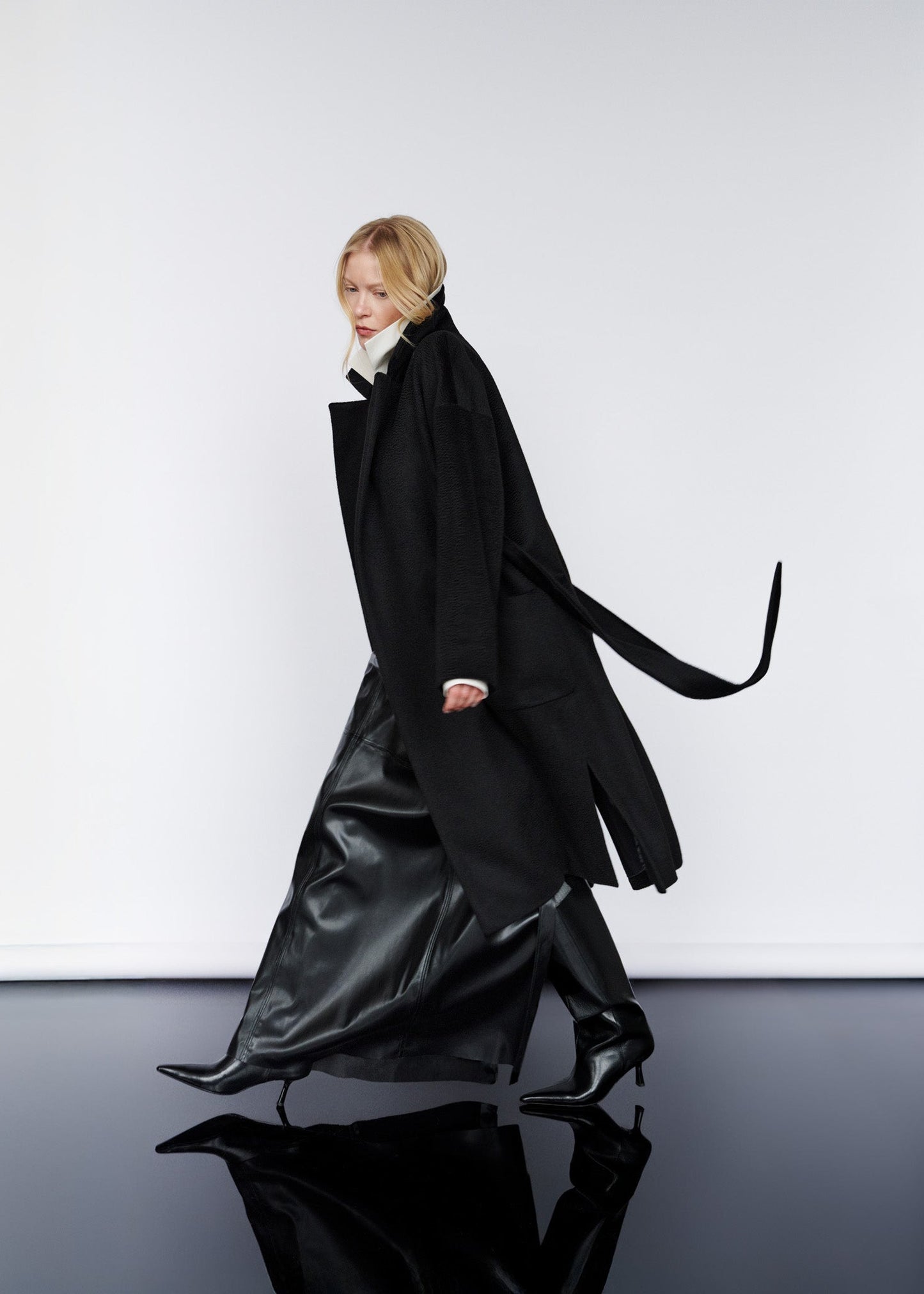 Foundation black cashmere coat by Prague fashion atelier MAY
