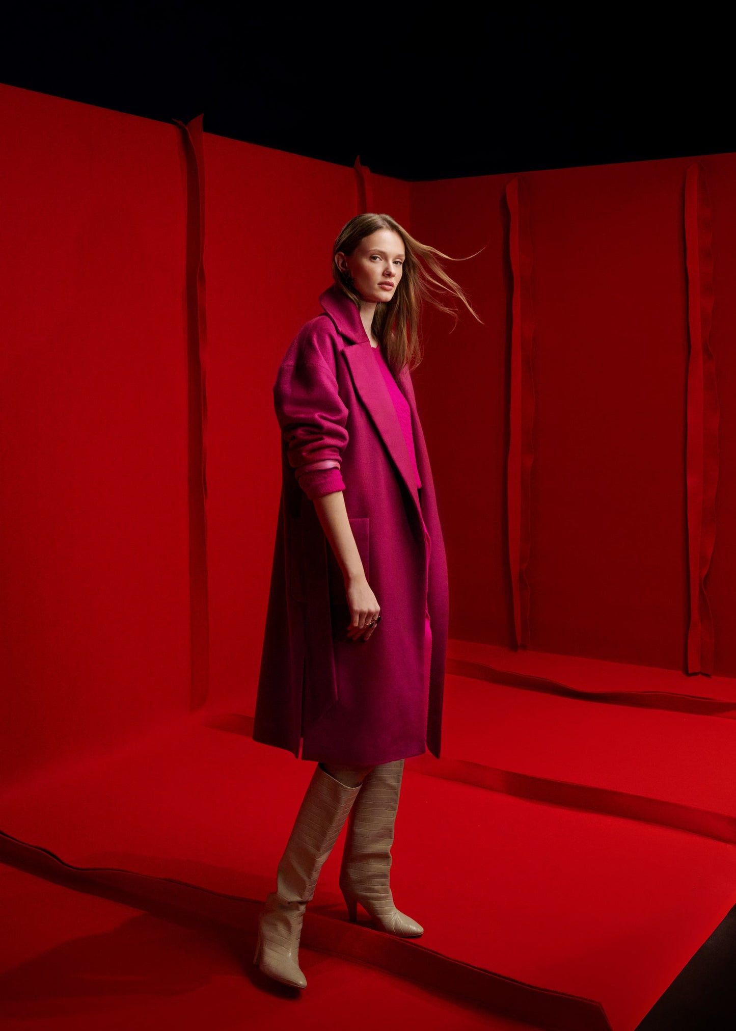Cashmere coat by Prague fashion atelier MAY. Timeless womenswear.
