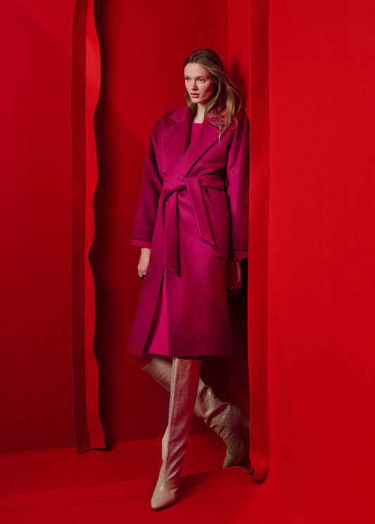Cashmere coat by Prague fashion atelier MAY. Timeless womenswear.


