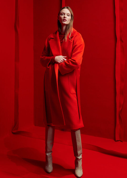 Cashmere coat by Prague fashion atelier MAY. Timeless womenswear.
